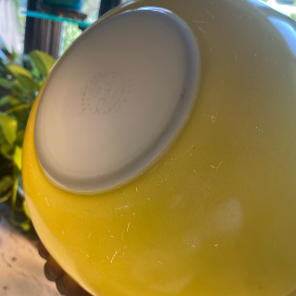 1 Pyrex 404 Yellow 4 Quart primary mixing bowl - Picture 6 of 11